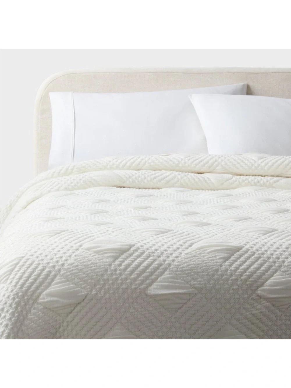 NWT Full/Queen Diamond Matelasse Gauze Quilt Ivory - Threshold